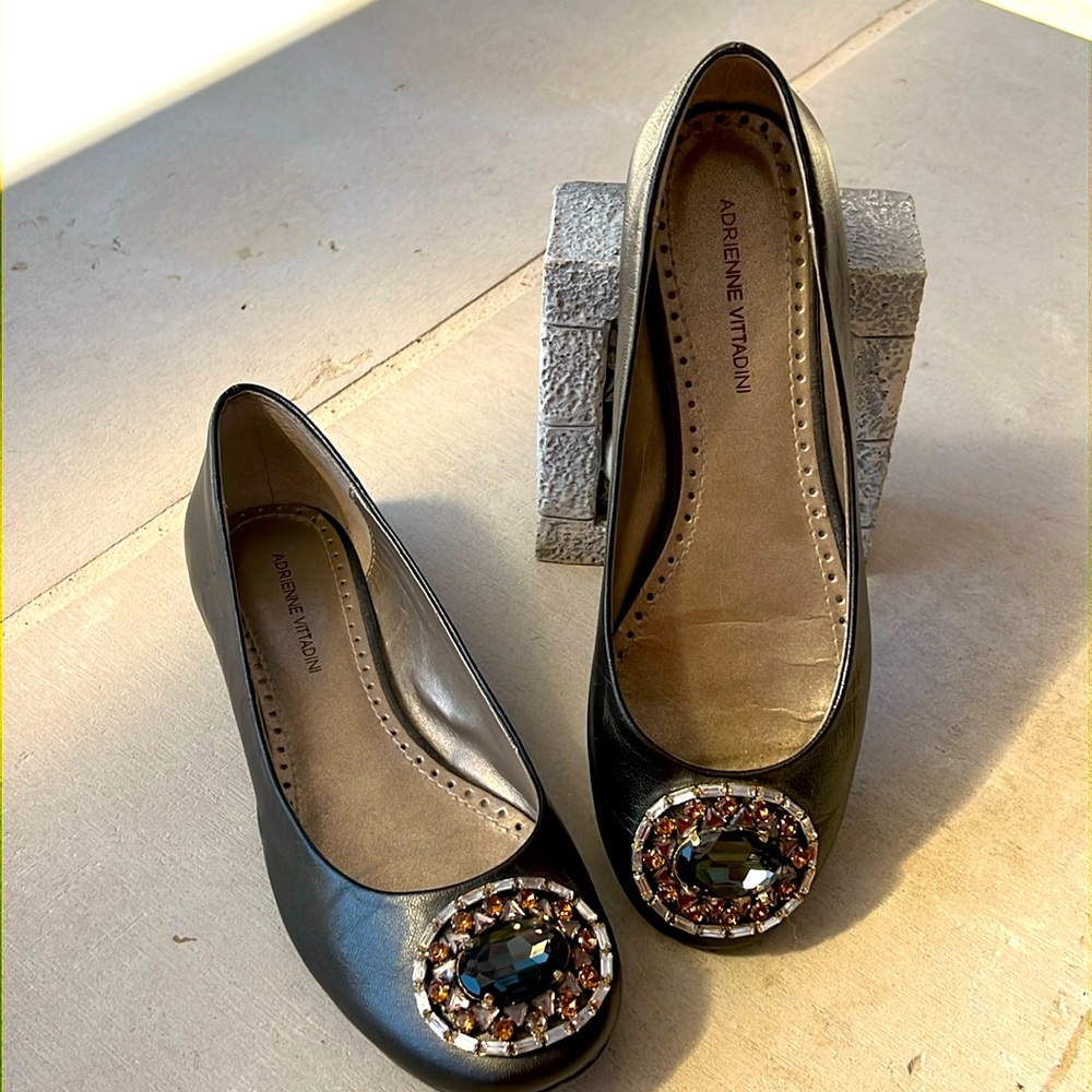 Adrienne Vittadini gold toned loafers with decorative beads on the toes 6.5